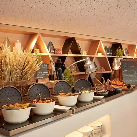 Hyatt Regency Etoile 4*