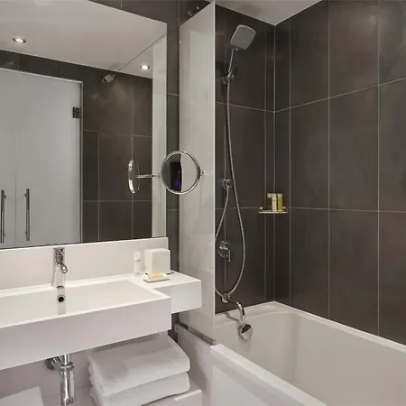Hyatt Regency Etoile Hotel 4*