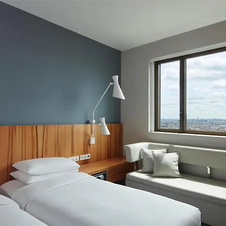 Hyatt Regency Etoile 4*