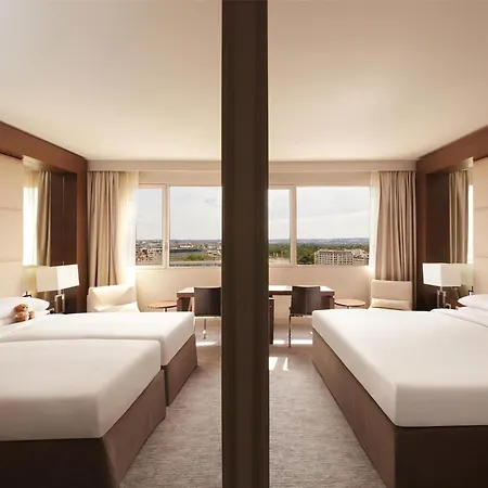 Hotel Hyatt Regency Etoile 4*