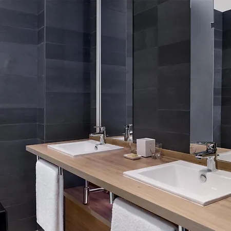 Hyatt Regency Etoile Hotel 4*