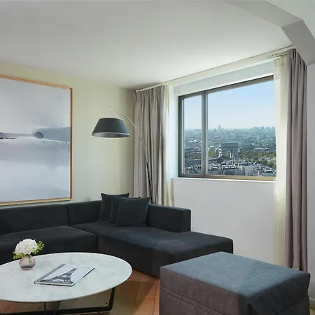 Hyatt Regency Etoile 4*