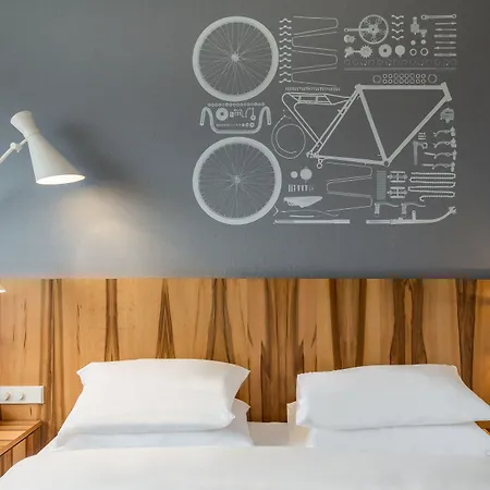 Hyatt Regency Etoile Hotel