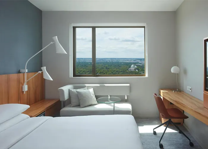 Hotel Hyatt Regency Etoile 4*