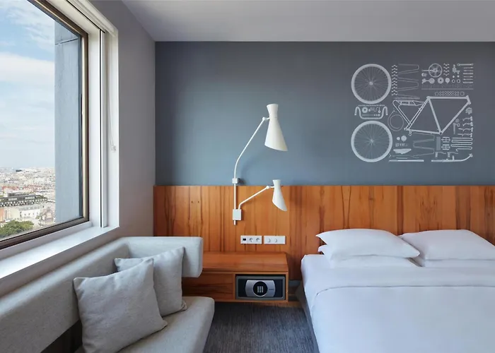 Hyatt Regency Etoile 4*