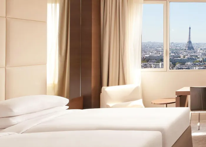 Hyatt Regency Etoile 4*