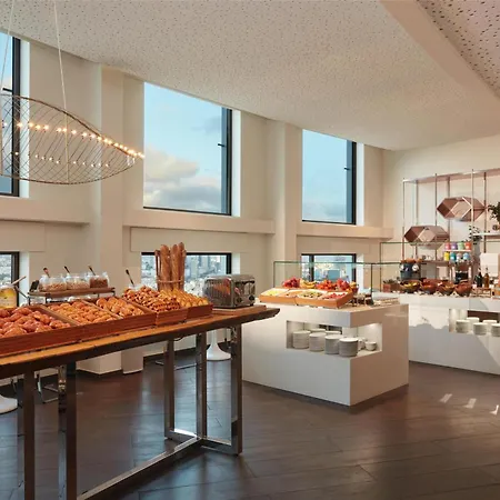 Отель Hyatt Regency Etoile 4*