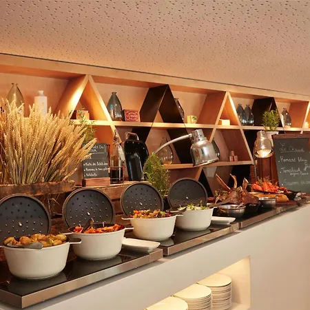 Отель Hyatt Regency Etoile 4*