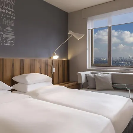 Hyatt Regency Etoile 4*