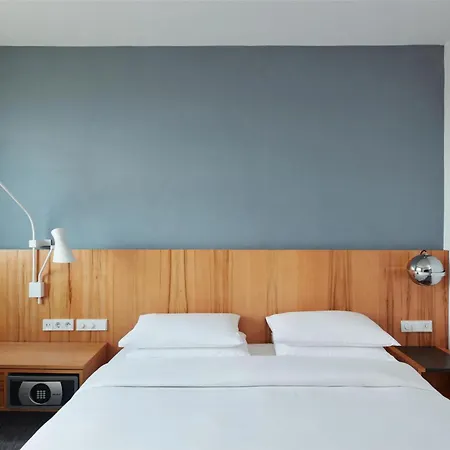 Hyatt Regency Etoile Отель Париж
