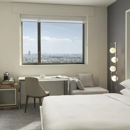 Hyatt Regency Etoile 4*
