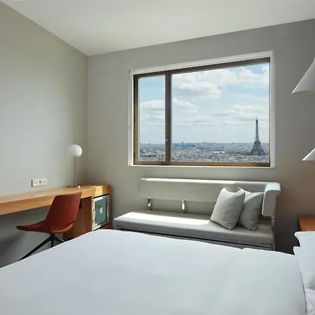 Hyatt Regency Etoile 4*