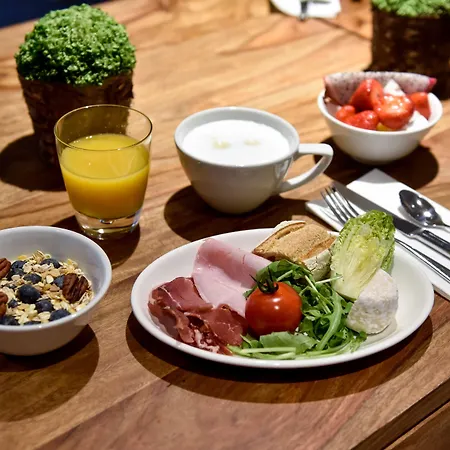 Hyatt Regency Etoile 4* פריז