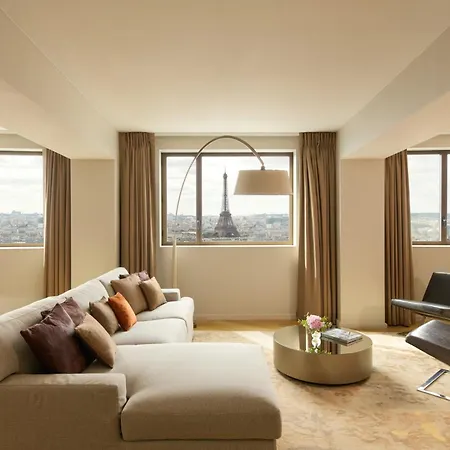 Hyatt Regency Etoile Hotel 4*