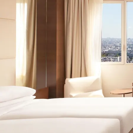 Hyatt Regency Etoile 4*