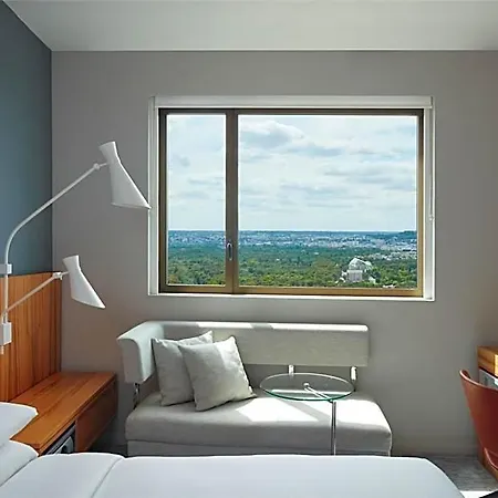 Hyatt Regency Etoile 4*
