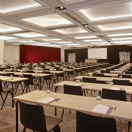 Hyatt Regency Etoile 4*