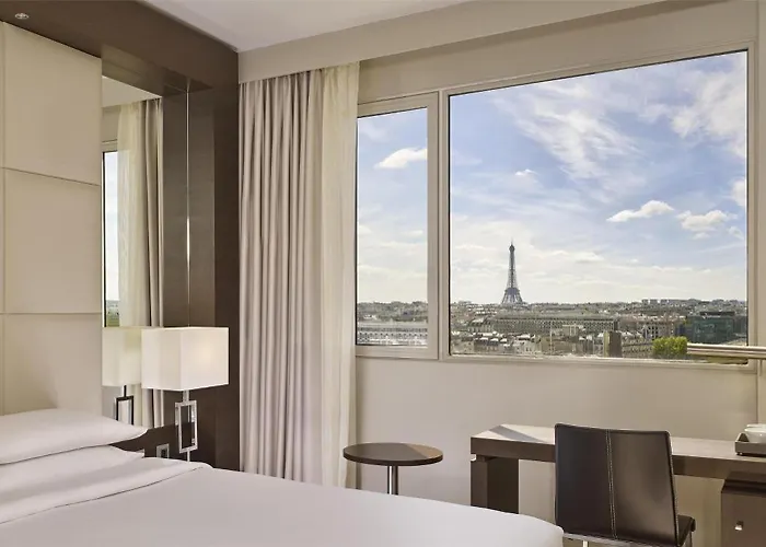 Hyatt Regency Etoile Hotel 4*