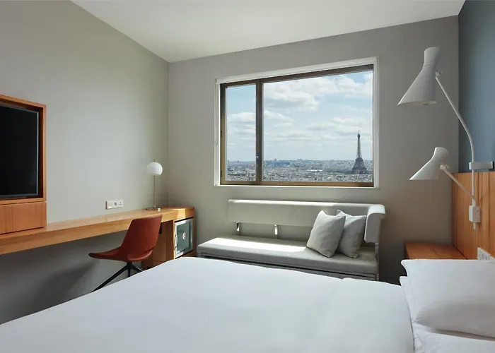Hyatt Regency Etoile 4*