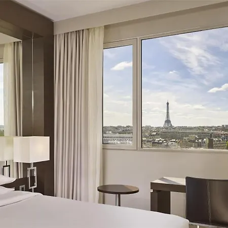 Hyatt Regency Etoile Hotel 4*