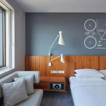 Hyatt Regency Etoile 4*