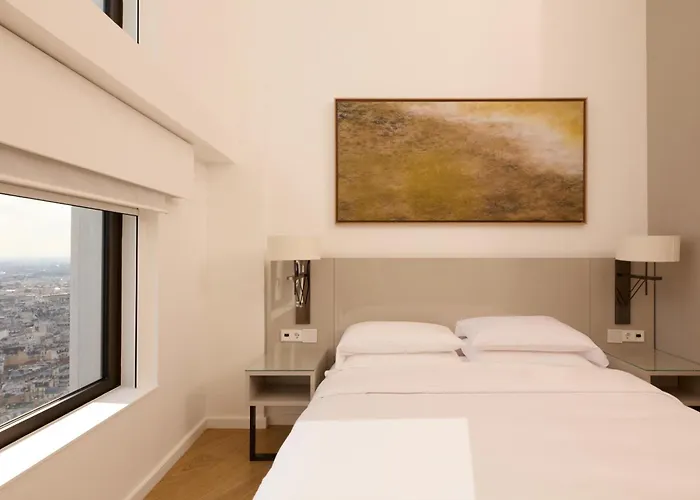 Hyatt Regency Etoile Hotel 4*