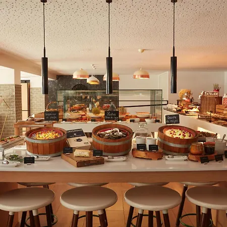 Hotel Hyatt Regency Etoile 4*